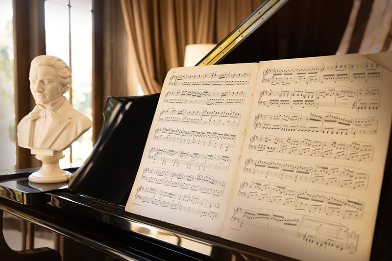Play the elegant grand piano at Hermitage Estate