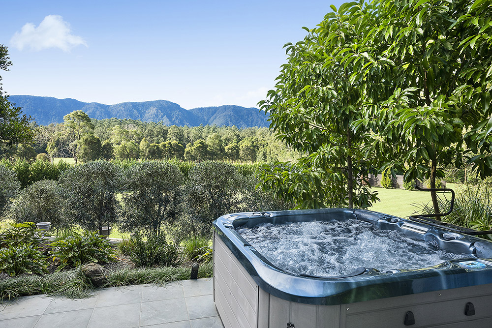 Outdoor aroma-light therapy spa, hot tub Jacuzzi